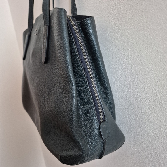 Coach Charlie Carryall *Missing Full Coach Logo - Picture 9 of 16